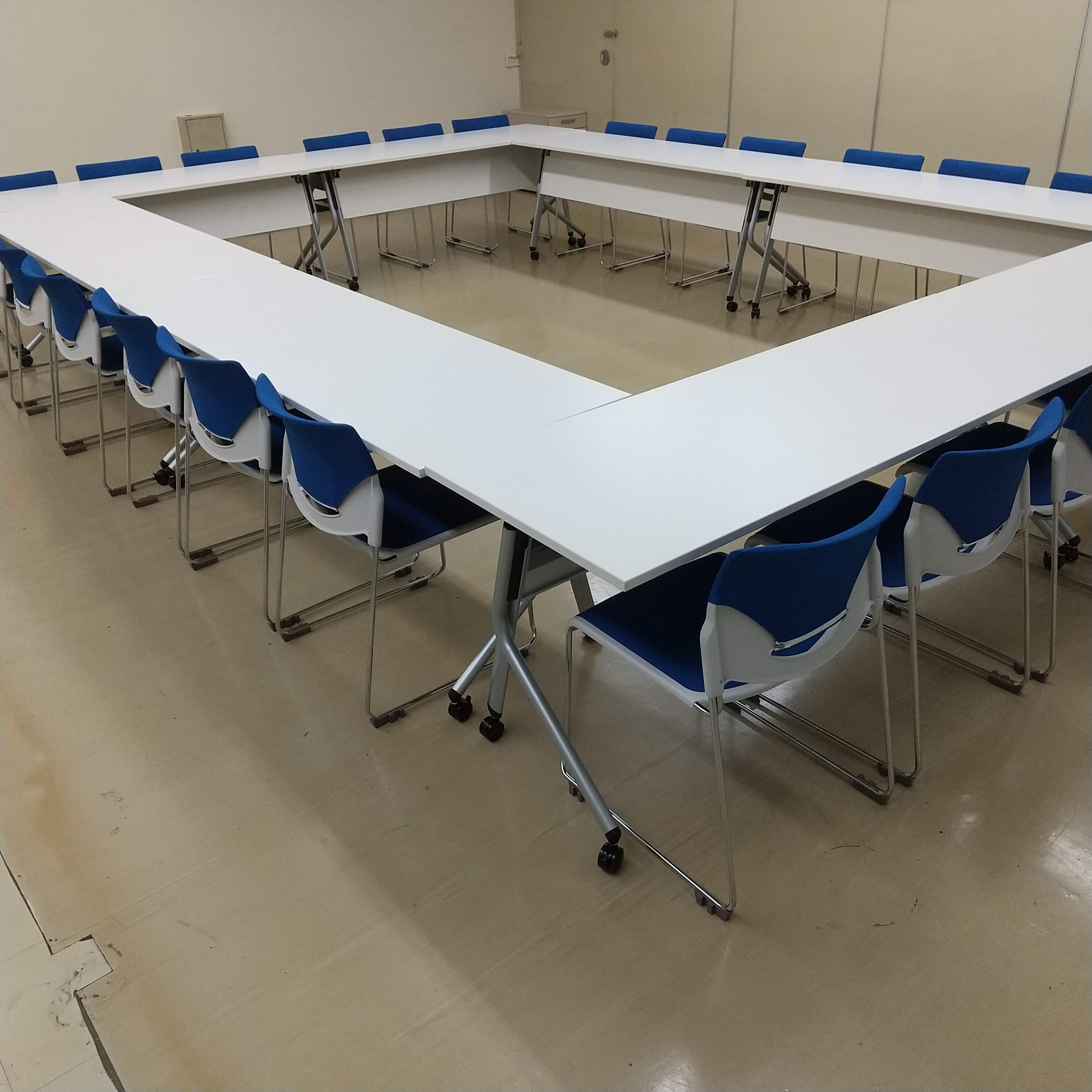 会議テーブル会議椅子レイアウト変更