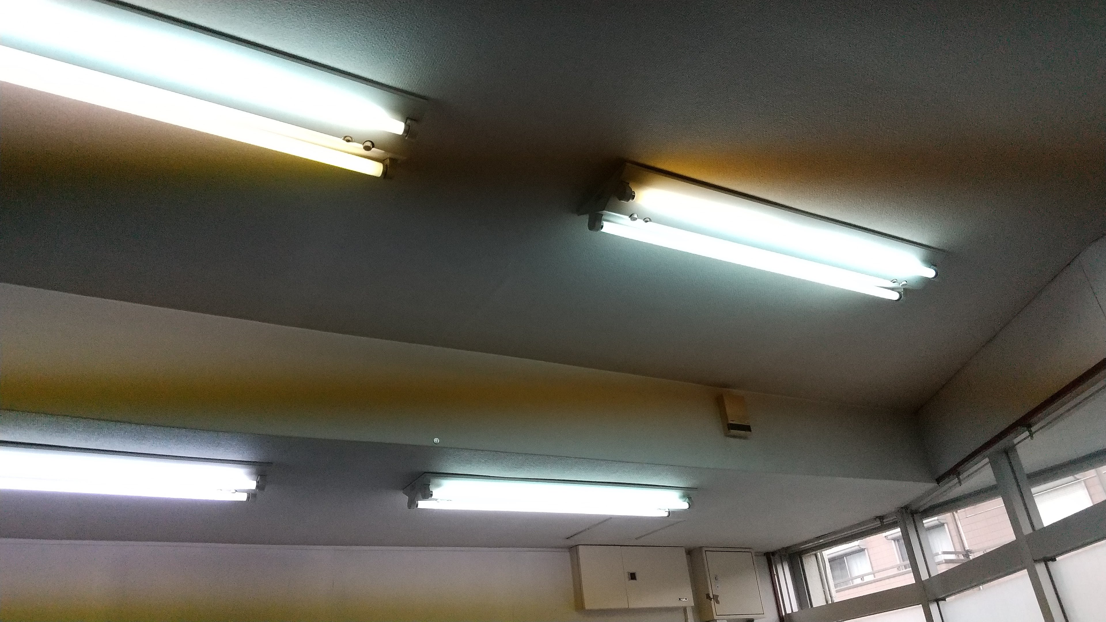 【岸和田市】学習塾様、教室内の照明器具交換工事のご相談を頂きました。