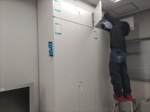 【関西空港】保管庫　耐震固定作業